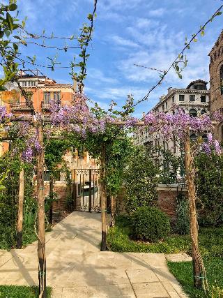 Madama Garden Retreat