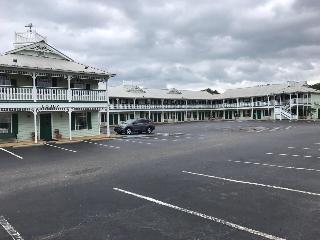 Deluxe Inn And Suites