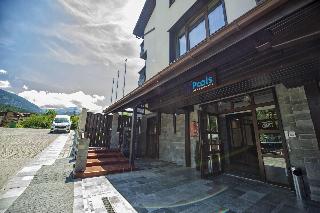 7 Pools Spa Apartments
