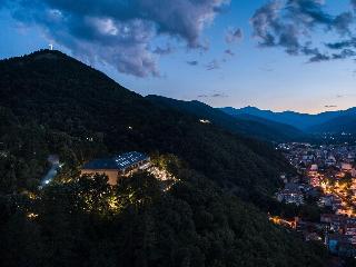 The Lynx Mountain Resort