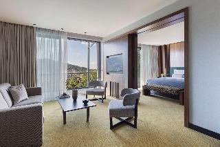 The Lynx Mountain Resort