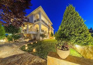 Golden Coast Boutique Luxury Living