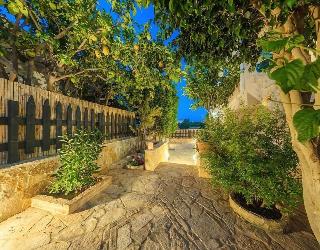 Golden Coast Boutique Luxury Living