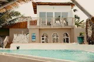 Salt & Coral Hotel and Restaurant
