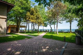 Epico Seafront and Garden Apartments