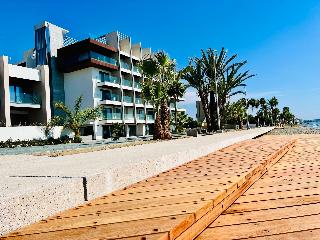 Mercure Larnaca Beach Resort