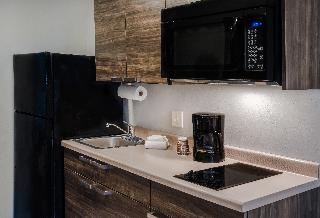 1 Queen Mobility Accessible, Hearing Impaired, Roll-In-Shower