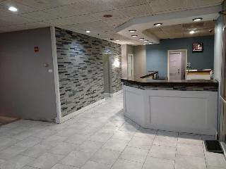 Travelodge By Wyndham Lincoln Northeast