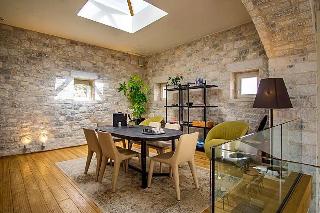 Bassa Maina Villas & Suites