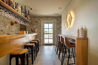 Bassa Maina Villas & Suites