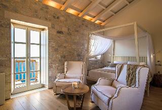 Bassa Maina Villas & Suites
