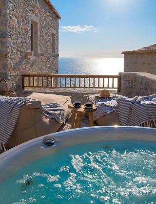 Bassa Maina Villas & Suites