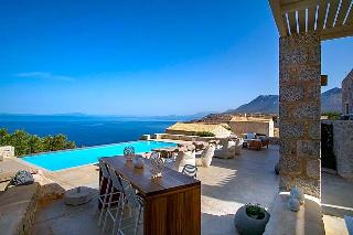 Bassa Maina Villas & Suites