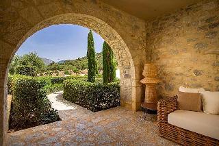 Bassa Maina Villas & Suites