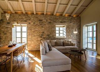 Bassa Maina Villas & Suites