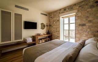 Bassa Maina Villas & Suites
