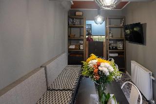 Athenian Yard Suites