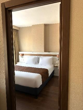 Kanyonvadi Hotel