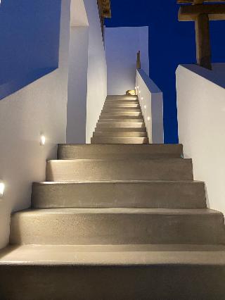 Nove Milos Luxury