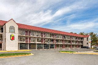 Super 8 By Wyndham Baltimore Northwest