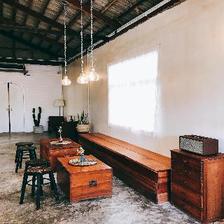 Khemjit Cafe And Bed