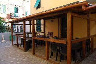 Guest House A Stone's Throw From The Port
