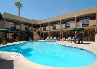 Pool
 di Motel 6 Glendale Inn & Suites 