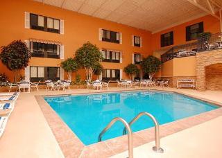 Pool
 di Quality Inn & Suites Starlite Village Conference
