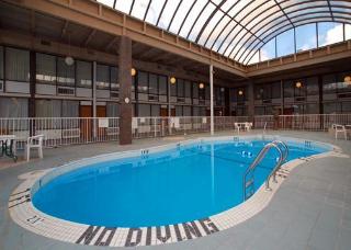 Pool
 di Quality Inn Finger Lakes Region