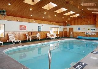 Pool
 di Econo Lodge Inn & Suites