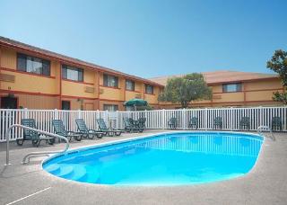 Pool
 di Quality Inn and Suites