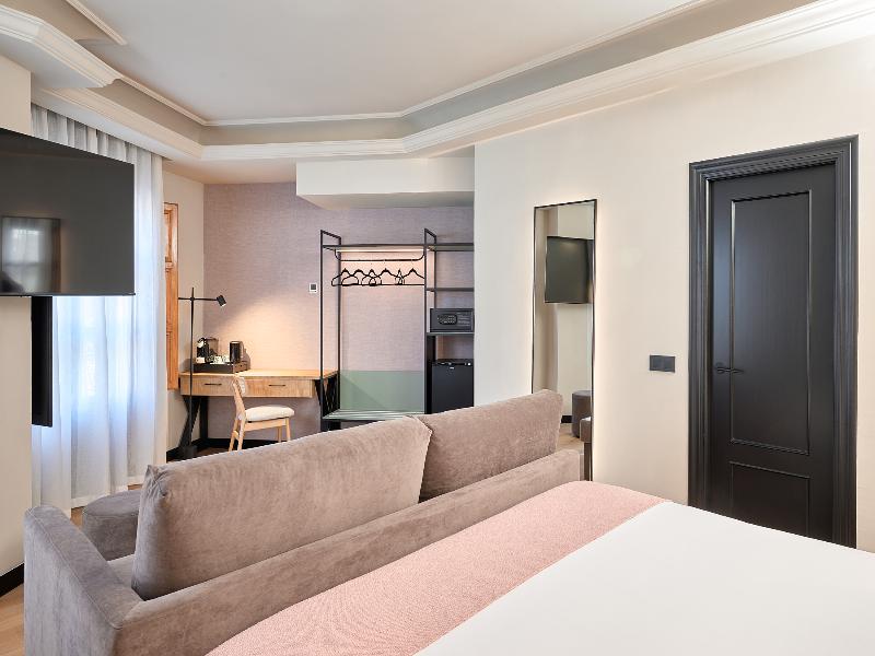 Boutique Hotel Luna Triunfo Granada  image