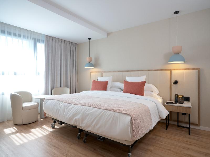 Óbal Hotel Marbella image