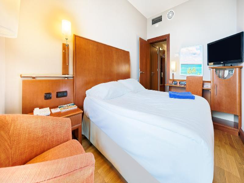 Bull Reina Isabel & Spa image