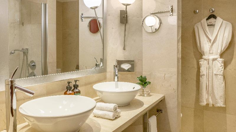 Crowne Plaza Porto image