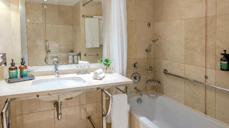 Crowne Plaza Porto image