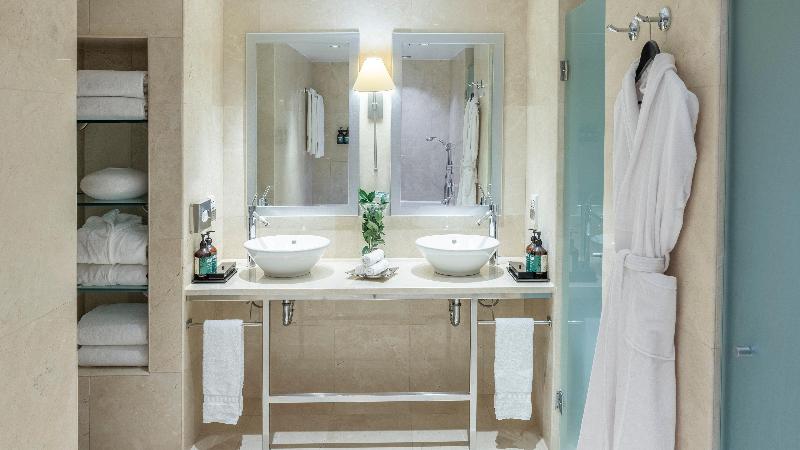 Crowne Plaza Porto image