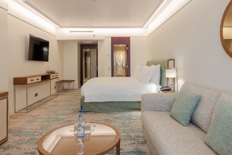 Crowne Plaza Porto image
