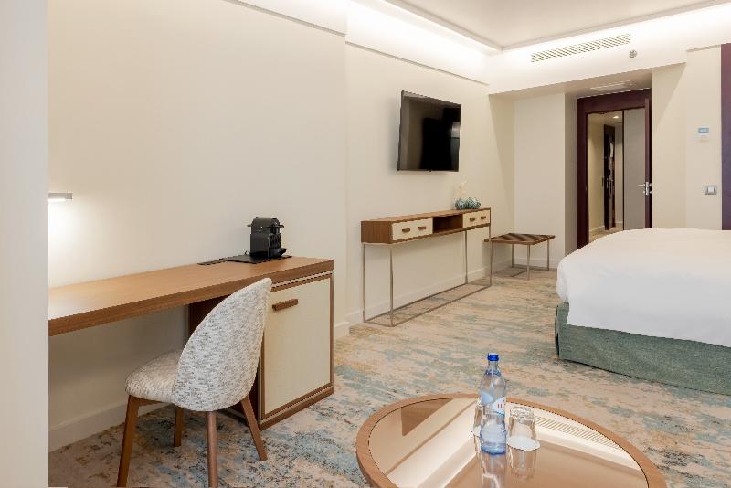 Crowne Plaza Porto image