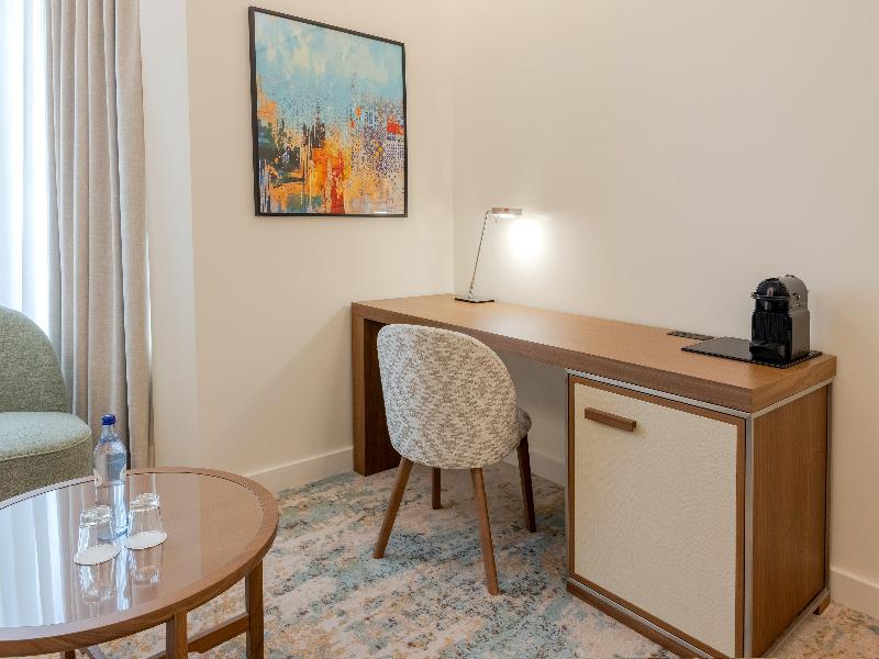 Crowne Plaza Porto image