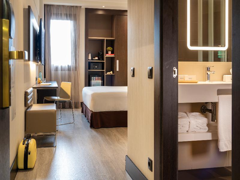 Novotel Madrid Center image