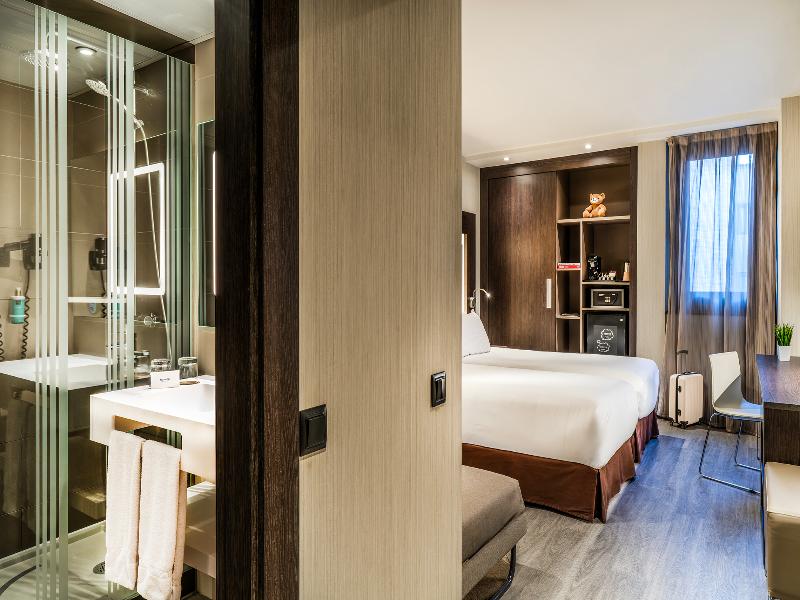 Novotel Madrid Center image