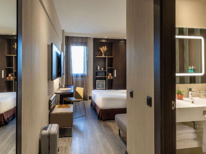 Novotel Madrid Center image