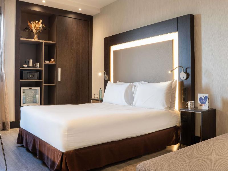 Novotel Madrid Center image