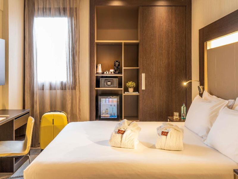 Novotel Madrid Center image