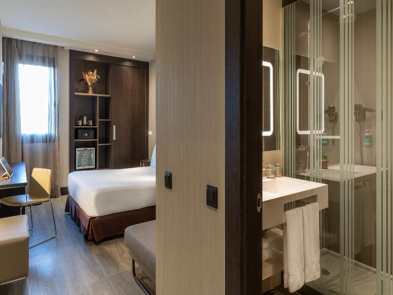 Novotel Madrid Center image