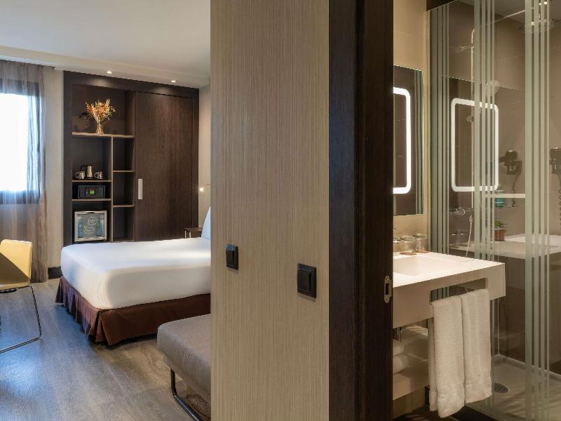 Novotel Madrid Center image