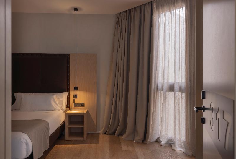 Gran Hotel Barcino 4*S image