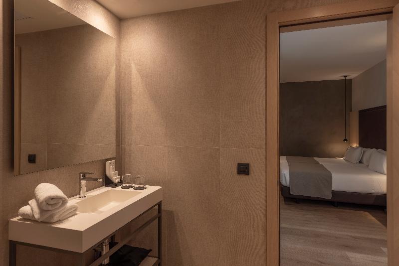 Gran Hotel Barcino 4*S image