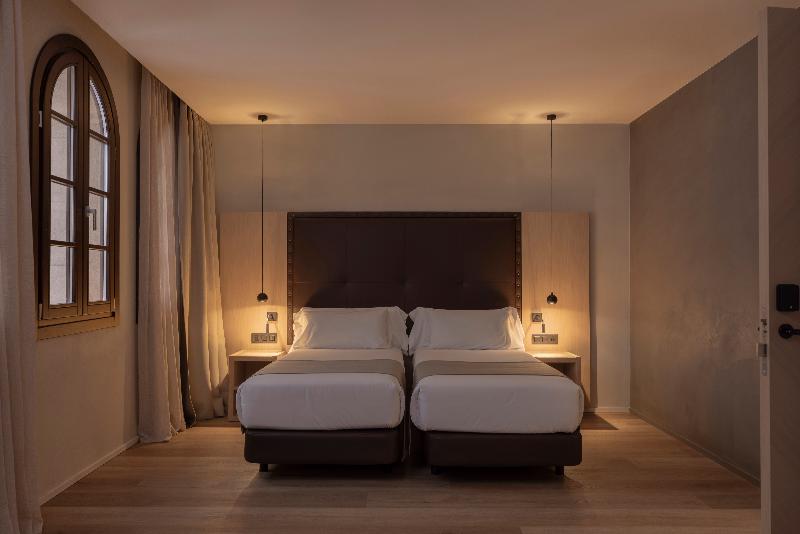 Gran Hotel Barcino 4*S image